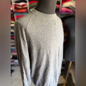 Gray Men's Cashmere Sweatshirt, Raglan Sleeves, V-Notch. Gary’s. L
